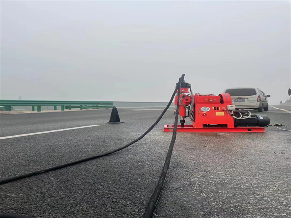 民众镇马路路基路面开裂下沉注浆加固灌浆